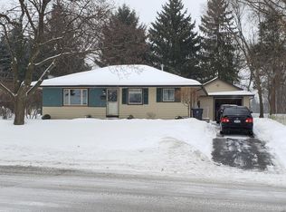 208 Highland Ave, Hartland, WI 53029