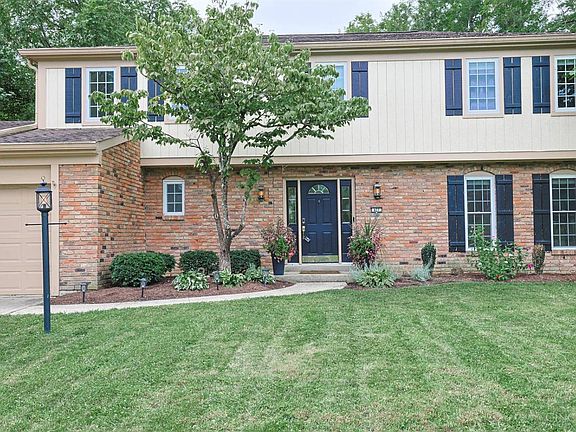 3rd image of 427 Flemridge Ct