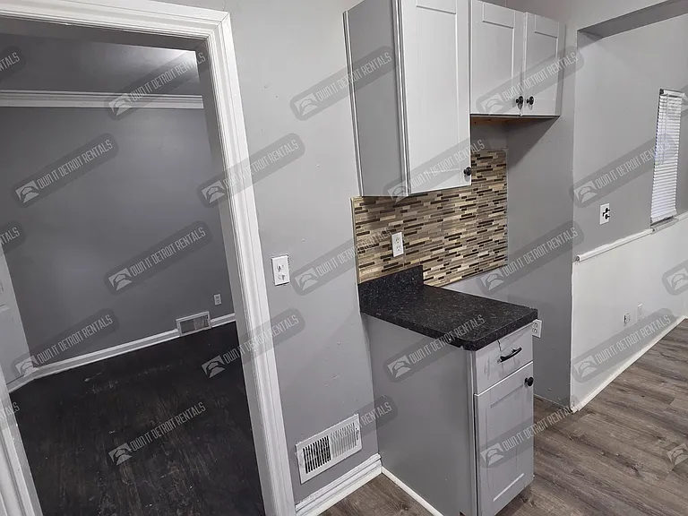 7331 W Outer Dr — Photo 24