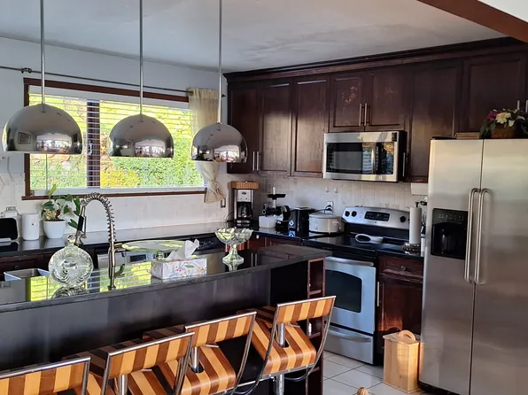 100 Bonnymuir Dr, West Vancouver, BC V7S 1L2