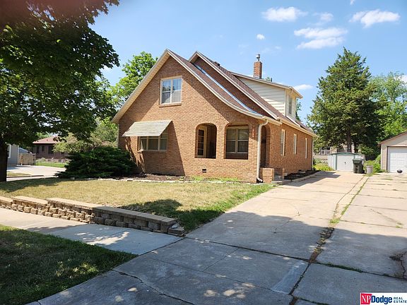 4th image of 1402 Dakota St