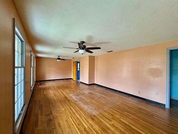 3rd image of 509 Windsor St
