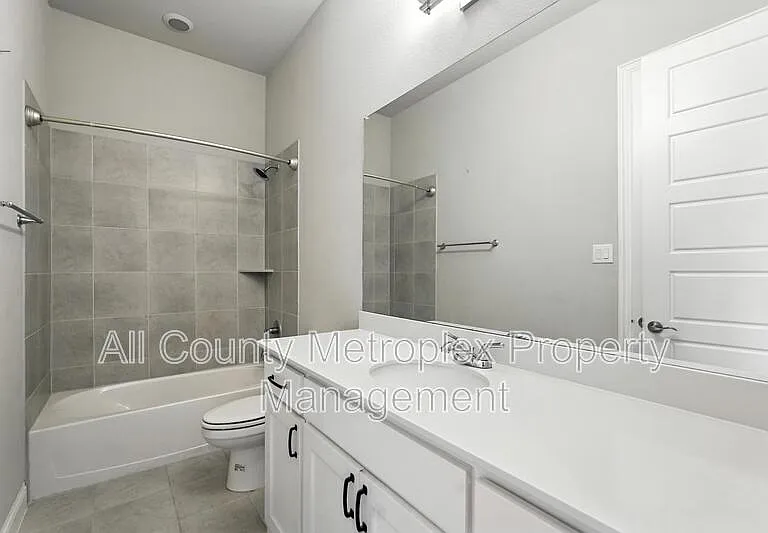 9002 Habersham Dr — Photo 12