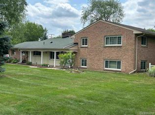 5940 Burnham Rd, Bloomfield Hills, MI 48302