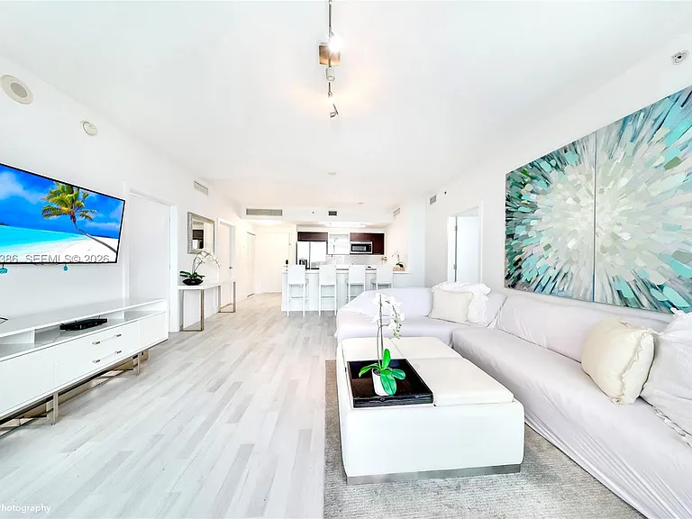 90 SW 3rd St #3109 — Photo 7