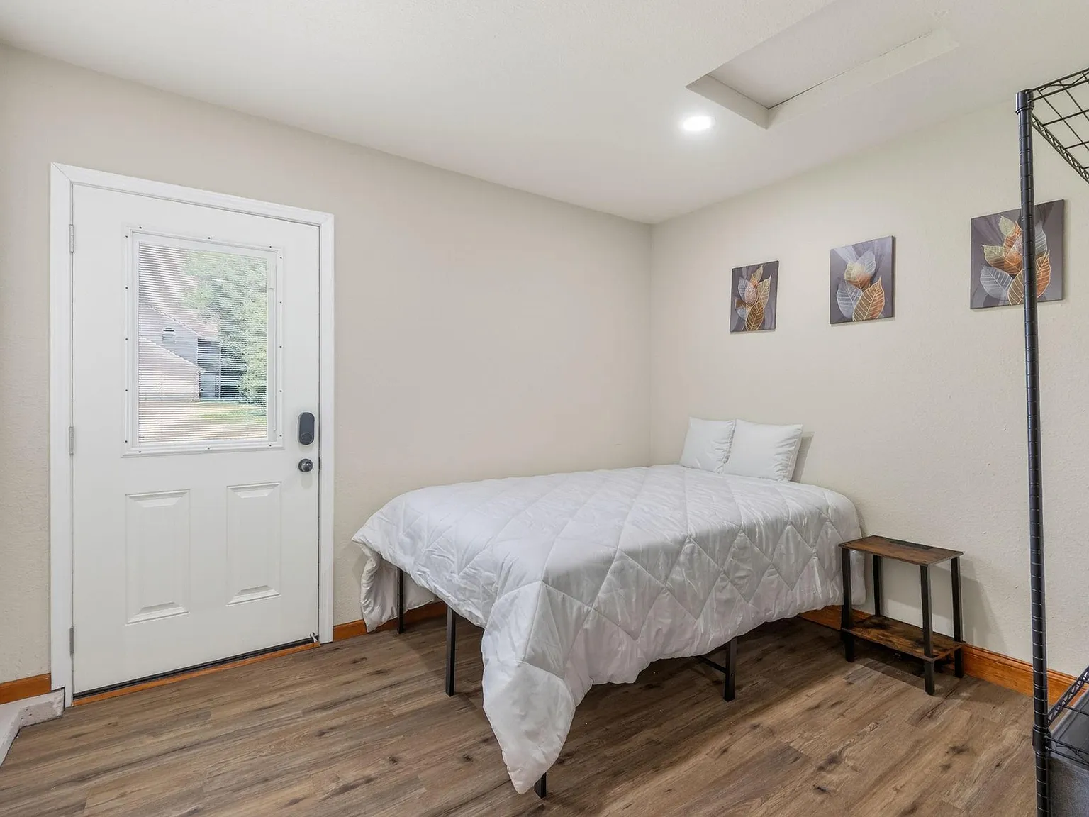 4 bed, 4.0 bath, 1500 sqft, $1,105 — Photo 1