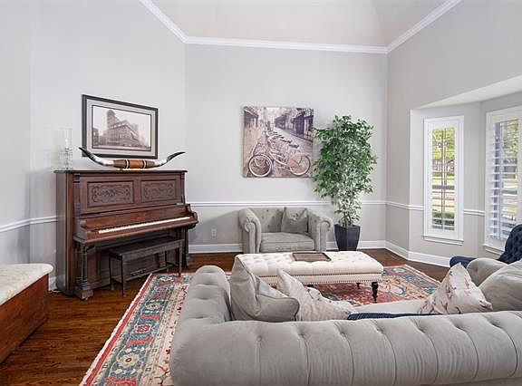 4th image of 527 Indian Paintbrush Way