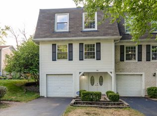 56 Bright Oaks Cir, Cary, IL 60013