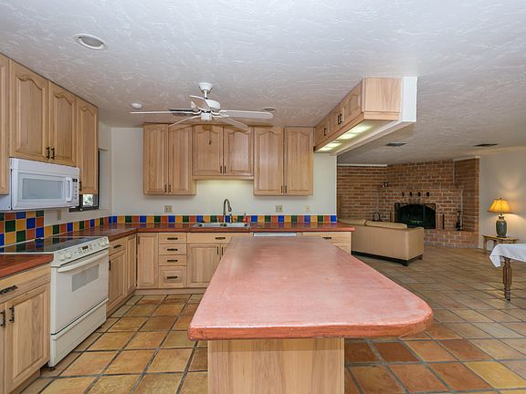 5th image of 1075 W Emerine Dr