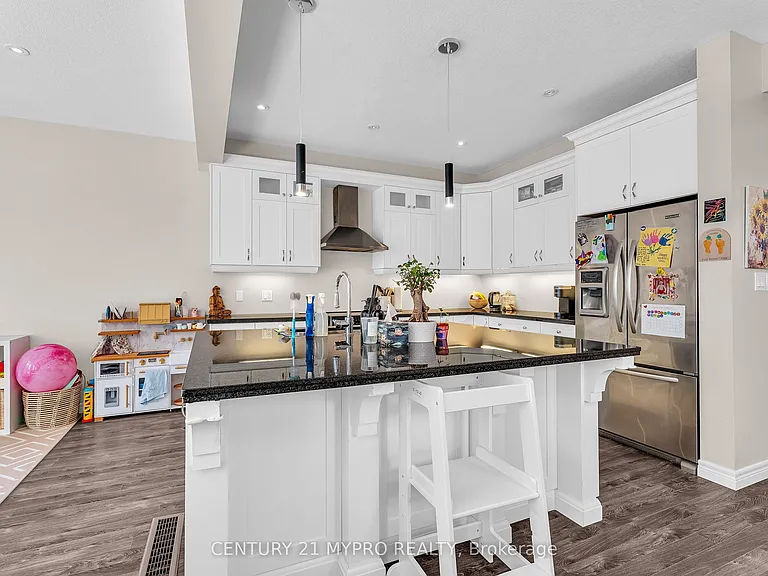 1130 Baird St — Photo 7