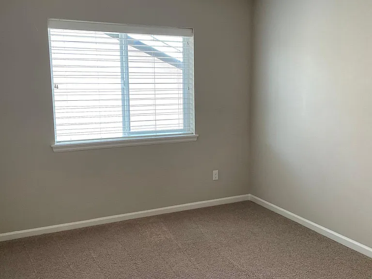 21618 SW Derby Ter — Photo 36