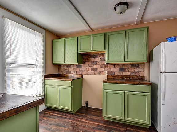 203 S McCanse St-11