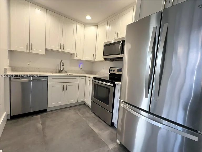 1533 Gabriel St — Photo 7