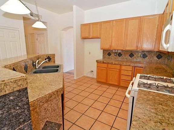 4th image of 2916 W Placita Montessa