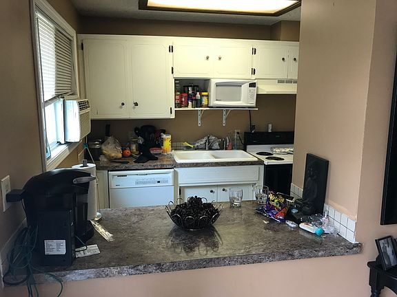 3rd image of 1707 W Prasch Ave #1709