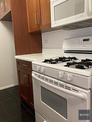 4th image of 400 E 71st St APT 14R