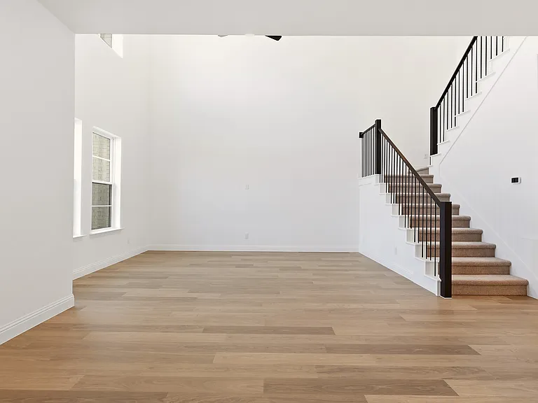 1318 Marsh Ln — Photo 6