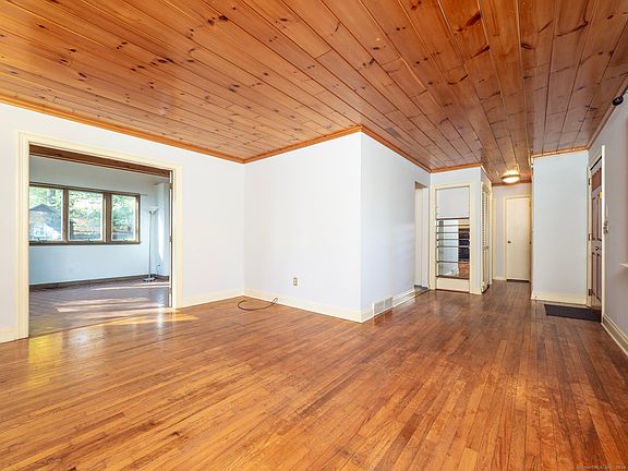 4th image of 27 Woodland Way