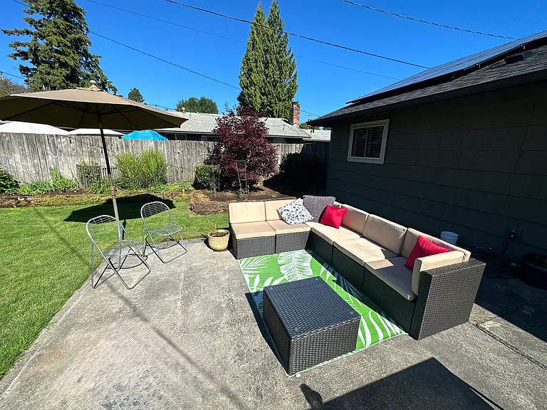 6816 N Rochester St — Photo 24