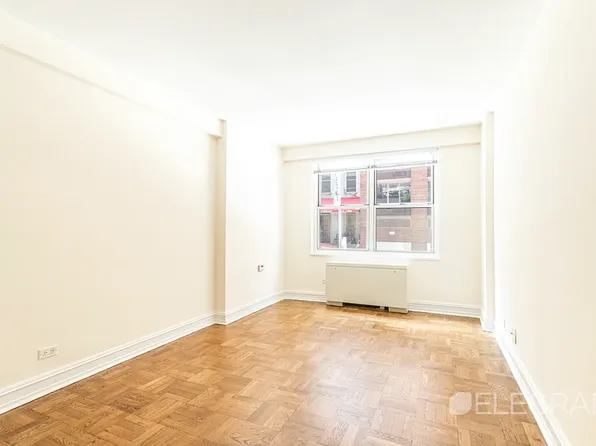 888 Eighth Avenue image 3 of 6