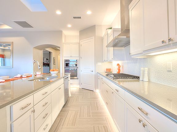 Kitchen - Tiffany Petroglyph Estates