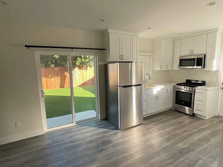 15231 Camarillo St #ADU — Photo 14