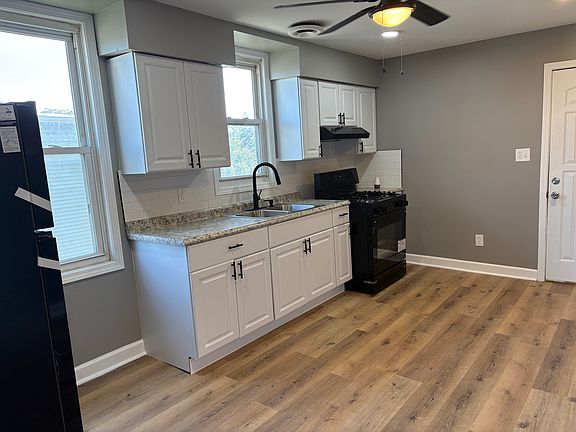 Kitchen angle 2