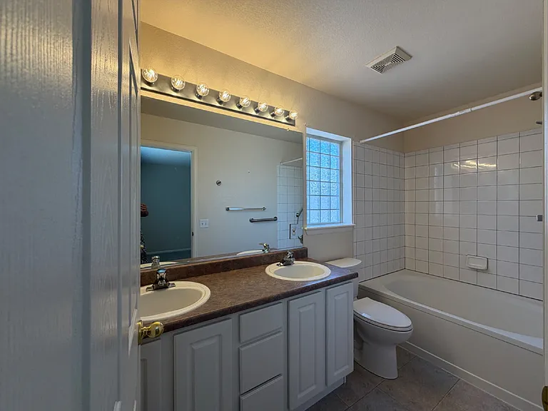 4054 Perth St — Photo 9