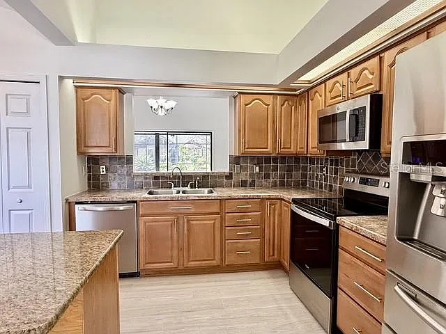 553 Walnut Grove Pl — Photo 12