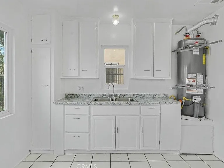 904 S Bullis Rd #D — Photo 2