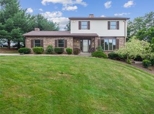 35 Blueberry Ln, Cecil, PA 15321