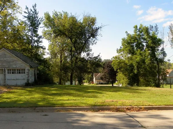 309 E Oak St, North English, IA 52316