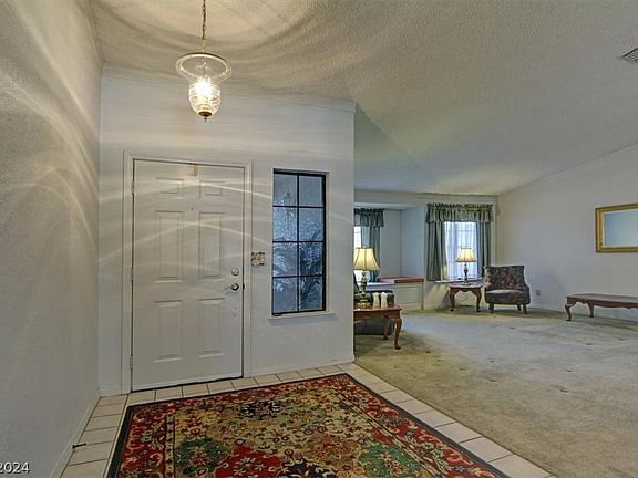 4th image of 3010 N Torrey Pines Dr
