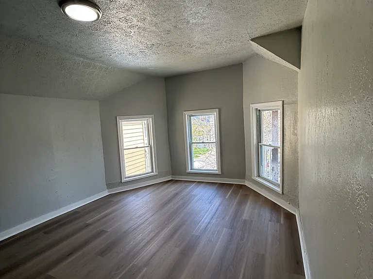 3514 W 58th St — Photo 8