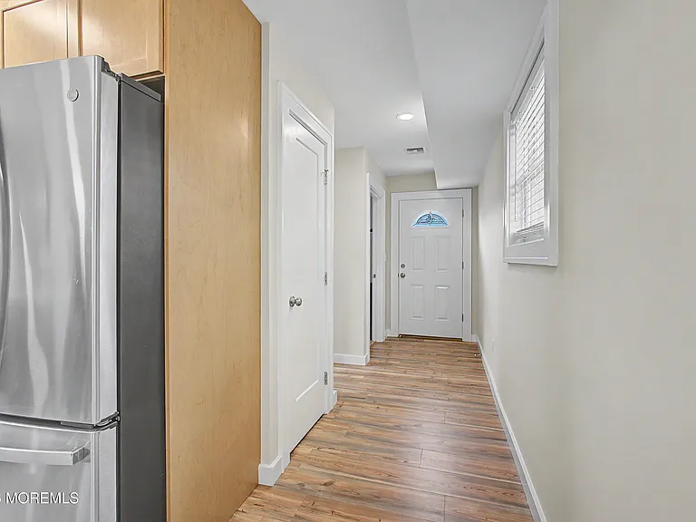 152 Center Ave — Photo 4