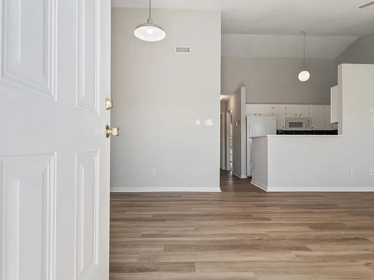 126 Witten Cir #B — Photo 3