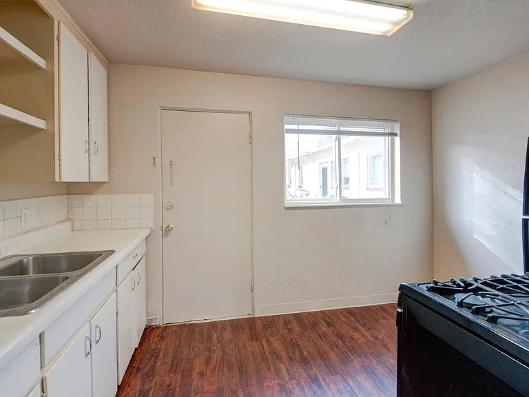 1382-1391 Boston St. — Photo 5