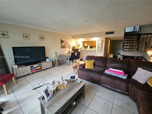 8401 W Sample Rd APT 10, Pompano Beach, FL 33065