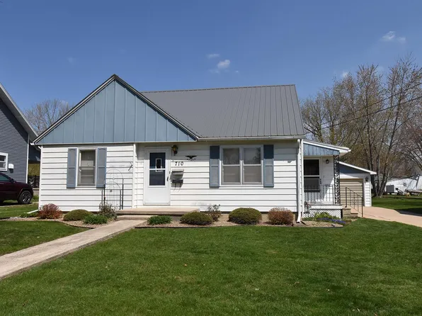 710 5th St NE, Independence, IA 50644