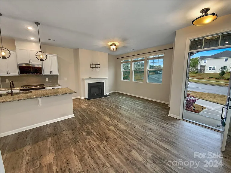11052 Chalkbark Ln — Photo 9