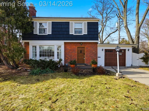 2211 Crooks Rd, Royal Oak, MI 48073