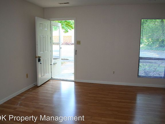 2nd image of 102 Heritage Dr APT A