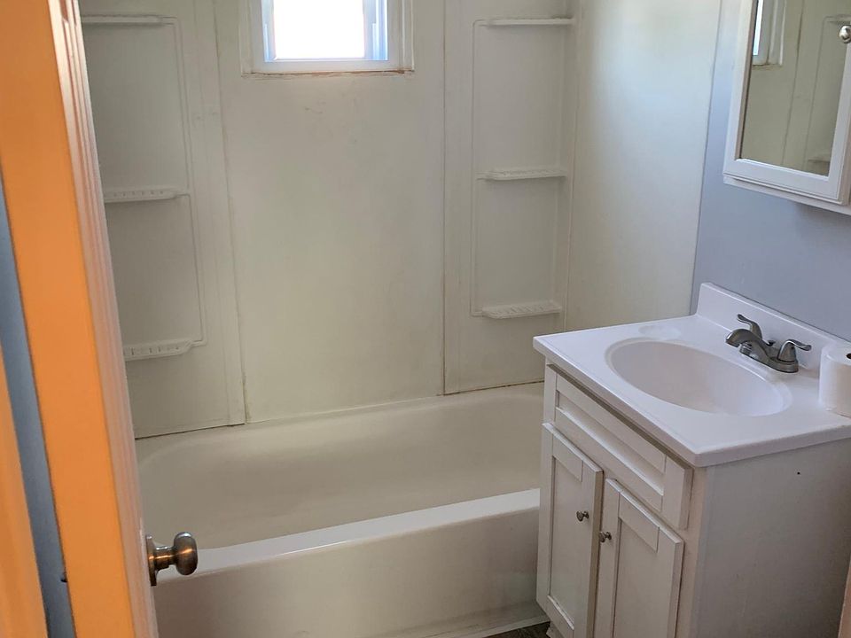 1st image of 35 Lardner Ct