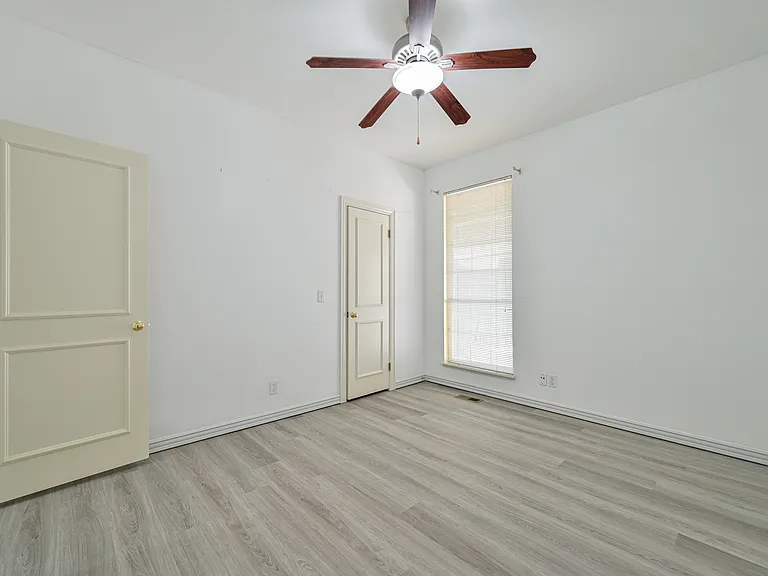 2424 Ashebury Way — Photo 39