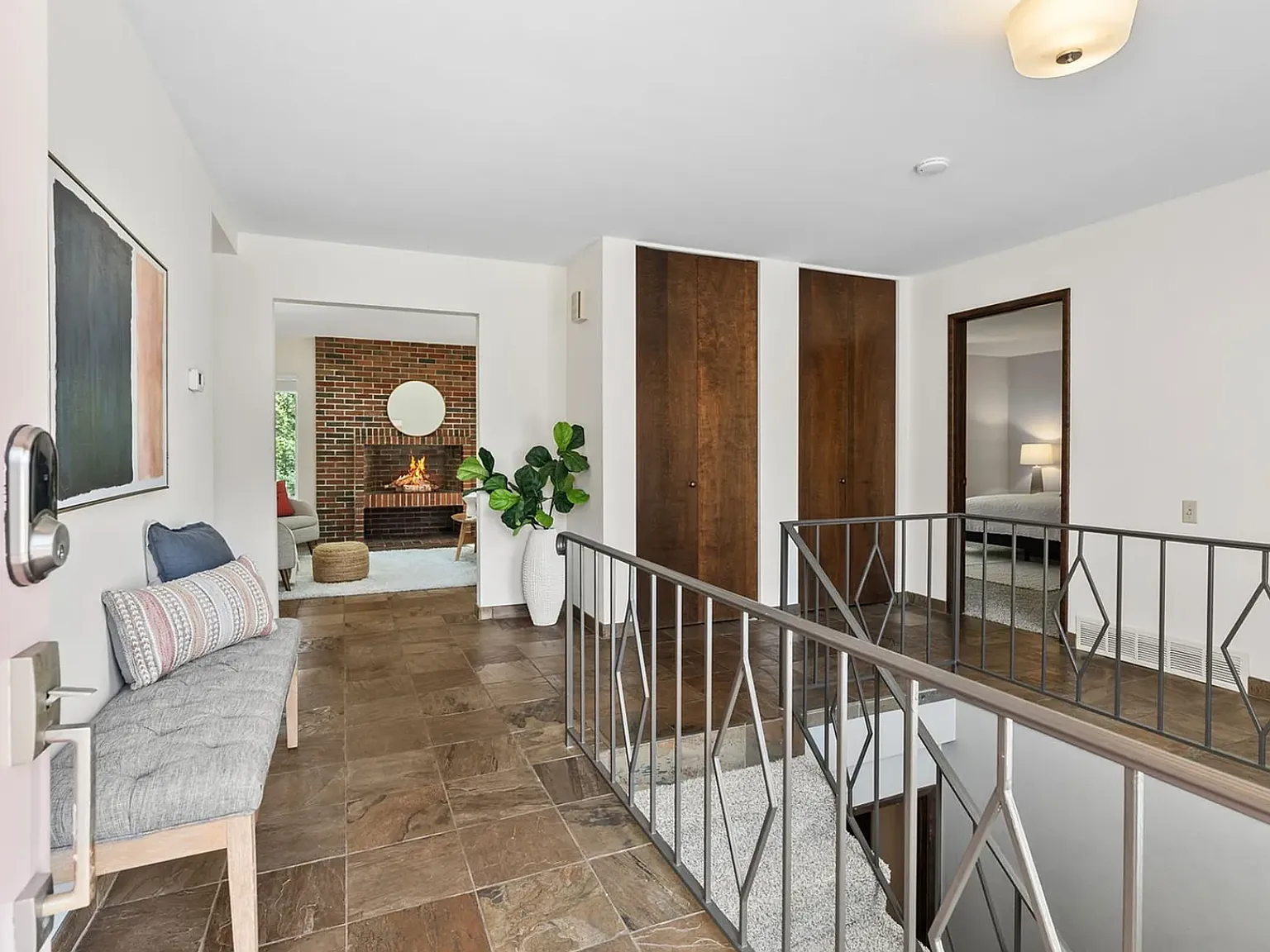 4 bed, 3027 sqft, $4,900 — Photo 2