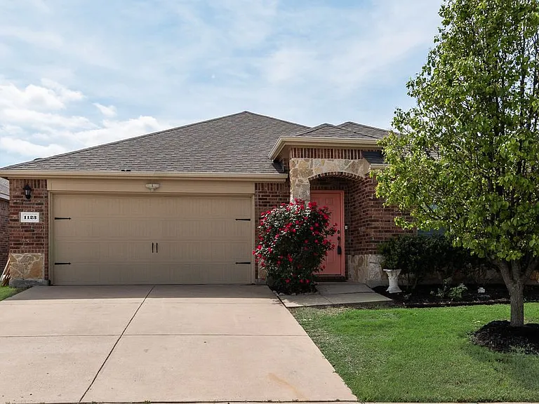 1123 Garnet St — Photo 2