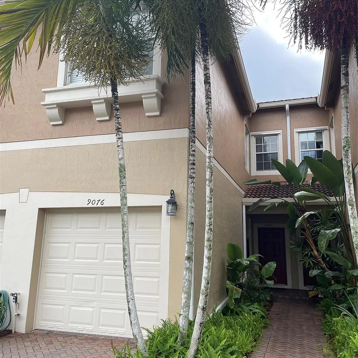 3 bed, 2.5 bath, 1777 sqft, $3,200 — Photo 1