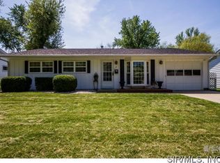 6 Mariknoll Dr, Swansea, IL