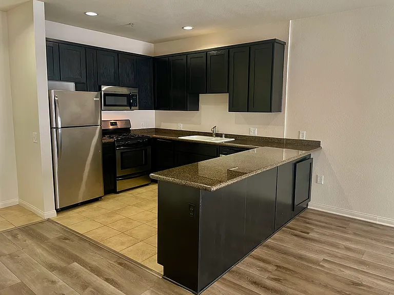 5842 Harold Way #202 — Photo 4