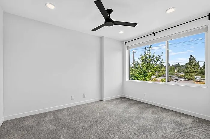 3819 S Cloverdale St — Photo 22